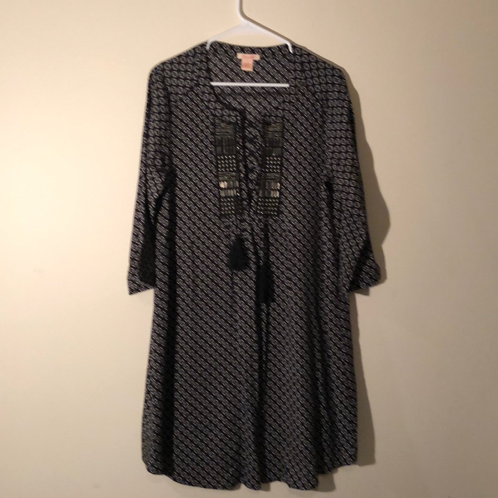 Woman’s black & white Pull over dress L